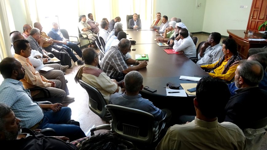 إجتماع استثنائي للمكتب التنفيذي بمحافظة أبين برئاسة الامين العام للمجلس المحلي يقر عدد من الإجراءات