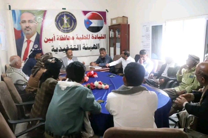 انتقالي أبين يعقد اجتماعًا استثنائيًا برؤساء الهيئات التنفيذية بالمديريات