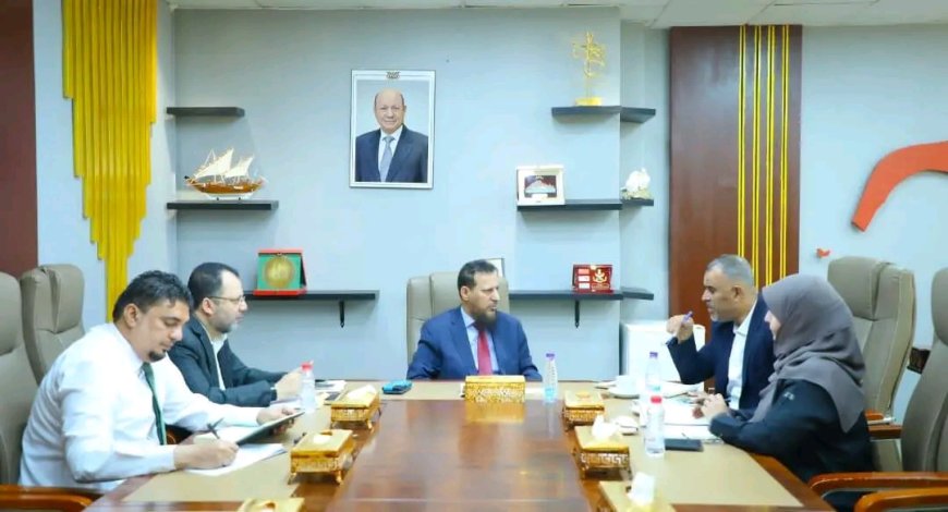 محافظ عدن يؤكد استمرار دعم المعلمين ووضع التعليم على رأس أولويات السلطة المحلية