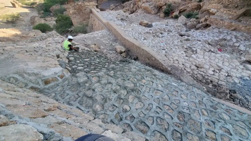 شبوة.. صندوق صيانة الطرق والجسور بالمحافظة يواصل أعماله في خدمة البنية التحتية