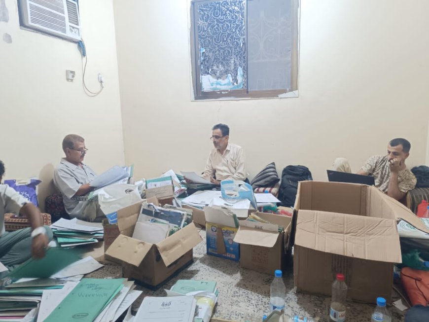 مكتب الشهداء والجرحى بمحافظة أبين يعمل بصمت ويحقق إنجازات بإدراج (420) ملف شهيد رغم شح الإمكانيات