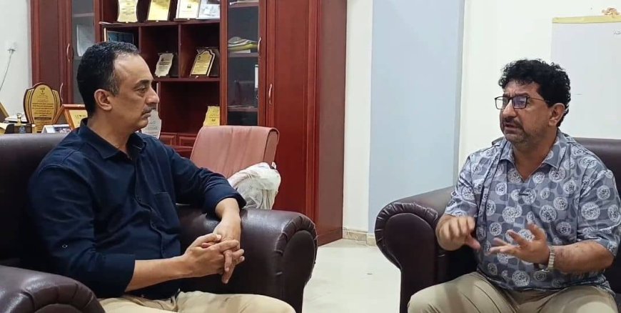 القائم بأعمال الصحة في عدن يناقش خطة مركز الطوارئ والاسعاف 195وصحة الموانئ للعام 2026