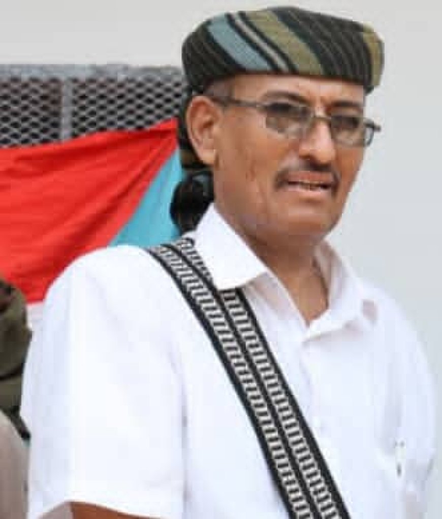 مدير عام أحور  يعزي  بيت هل شواذن خاصه وقبيلة  ال علي عامه. في وفاة فقيد الوطن العميد  مبروك يسلم بن جنه