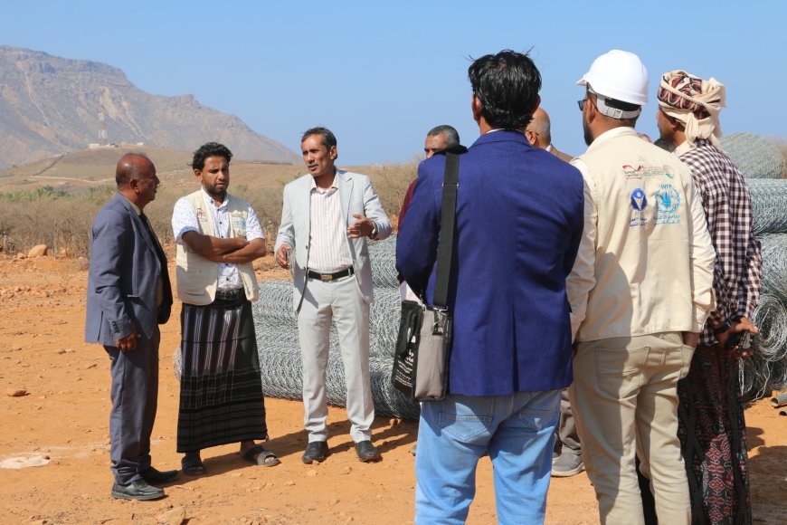 وفد وزارة الزراعة يطلع على مشروع مزرعة كدحة المحموله من برنامج الغذاء العالمي في سقطرى