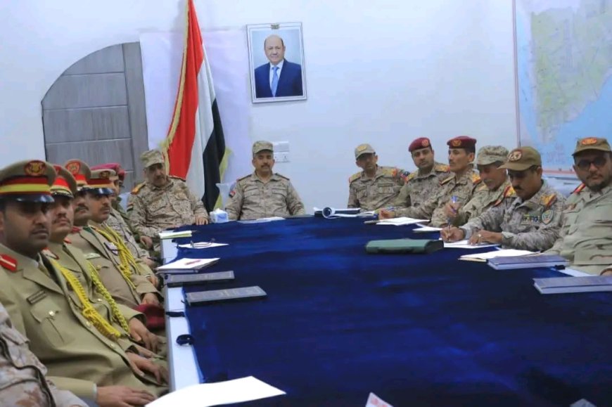 رئيس هيئة العمليات يعقد اجتماعًا موسعًا برؤساء عمليات القوات المسلحة