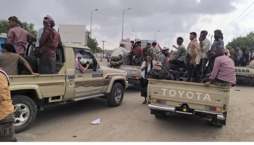 احتشاد سلمي لأبناء الصبيحة في عدن دعمٱ  لكشف ملابسات تفجير القائد حمدي شكري