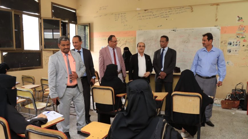 تدشين امتحانات الفصل الدراسي الأول للعام الاكاديمي 2025/2026 بكلية المجتمع بعدن