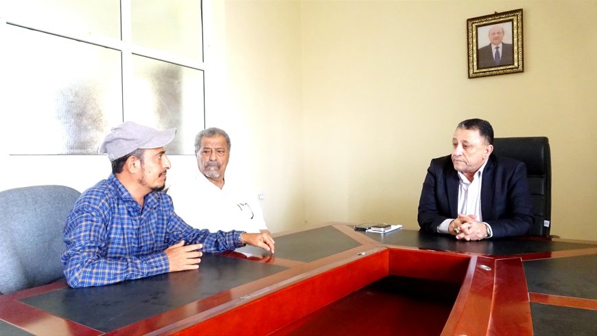 الأمين العام للمجلس المحلي بأبين يلتقي مدير فرع هيئة المساحة والجيولوجيا لمناقشة إجراءات النزول الميداني بعدد من المديريات