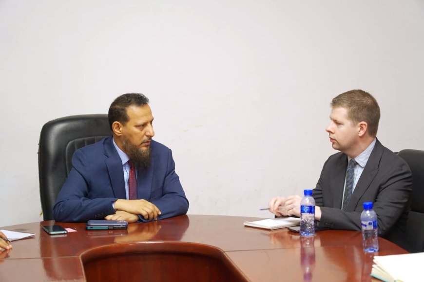 محافظ عدن يناقش مع مدير مكتب المبعوث سير إعادة تموضع القوات العسكرية واستئناف العملية السياسية وأهمية الحوار الجنوبي الذي ترعاه السعودية