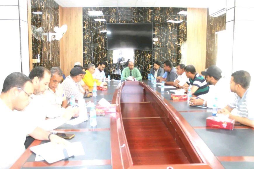 مدير عام المكلا يترأس اجتماعاً لمناقشة الخطة الرمضانية وتطوير آليات تحصيل الموارد