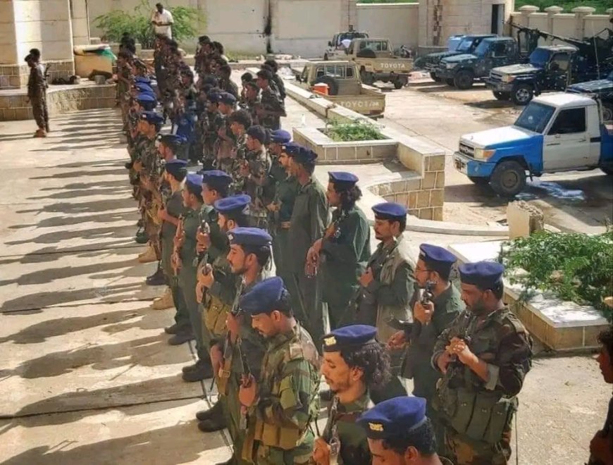 جنود أمن أبين يشكون تأخر بنك الإنماء في صرف مرتباتهم رغم صرف بقية الوحدات