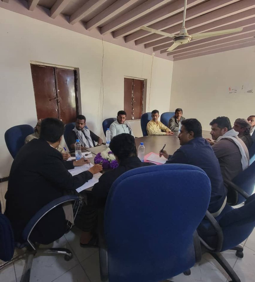 تنفيذي رضوم يعقد اجتماعه الدوري الأول لعام 2026 ويشيد بدعم المحافظ "ابن الوزير"