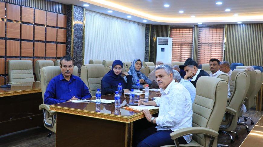 تحت شعار "معاً من أجل عدن جديدة قوية ومدنية".. المحافظ يوجه بتدشين برنامج عام للنظافة الشاملة بعدن