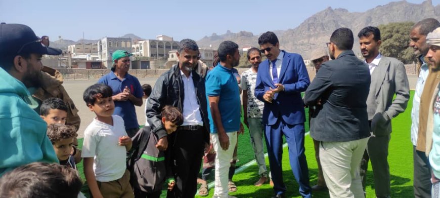 وزارة الشباب والرياضة تدشّن أعمال تعشيب ملعب نادي الصمود بمحافظة الضالع