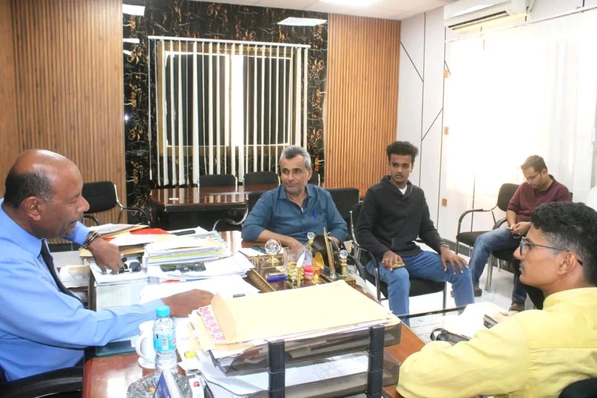 مدير عام المكلا يبحث سُبل تعزيز العمل الشبابي مع اتحاد الملتقيات بساحل حضرموت