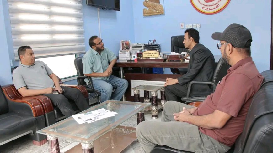 الوكيل الجيلاني يتفقد سير العمل في مصنع المكلا لتعليب الأسماك (الغويزي)