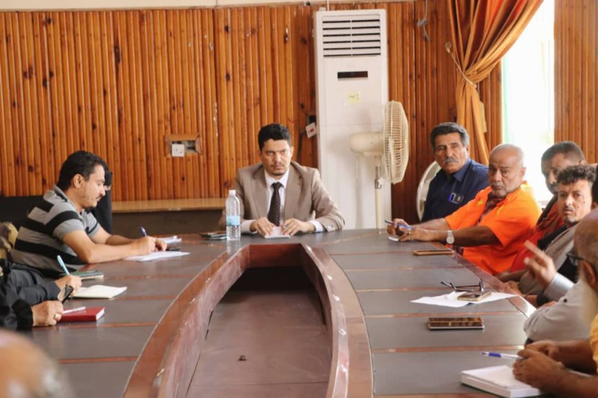 مدير عام البريقة يشدد على الانضباط الوظيفي ورفع مستوى الخدمات المقدمة للمواطنين