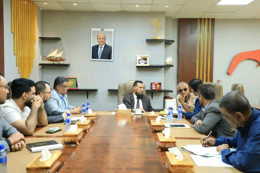 محافظ عدن يؤكد أهمية تنشيط الحركة الرياضية ويدعو إلى تحييدها عن التجاذبات