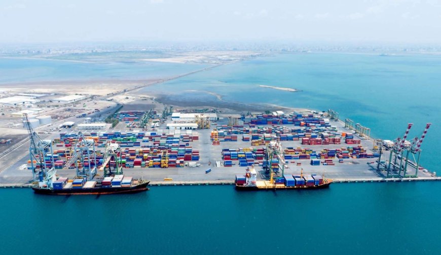 موانئ عدن تؤكد استقرار الحركة الملاحية واستمرار العمليات دون عوائق