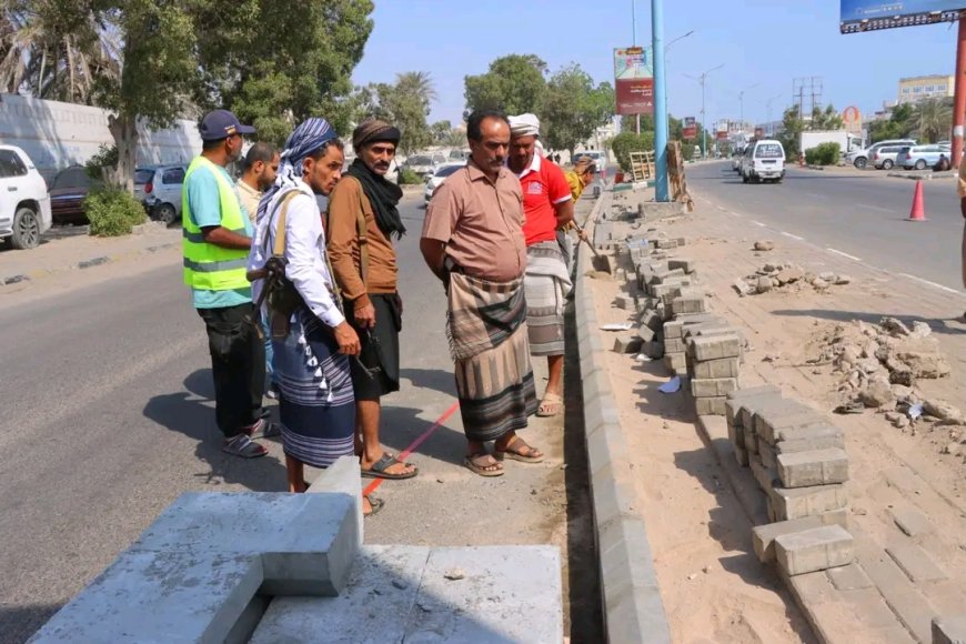 مدير عام خورمكسر يطّلع على مستوى تنفيذ مشروع إعادة تأهيل الجزيرة الوسطية والجانبية بشارع كورنيش ساحل أبين