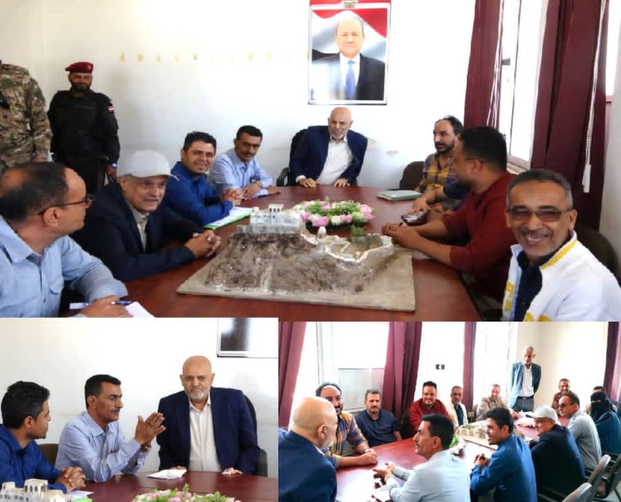 محافظ تعز يطلع على سير الإداء بمديرية القاهرة، ويؤكد أهمية التنسيق وتحسين جودة الخدمات