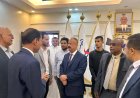 وزير النقل يتفقد سير العمل في ديوان عام الوزارة بعدن