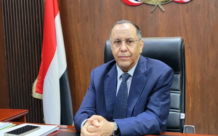 الوزير الأشول يعتمد الاستراتيجية الوطنية لتفعيل "تعديل مسار" الأنشطة التجارية والصناعية في بنية الدولة اليمنية