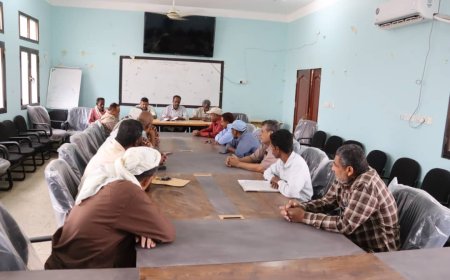 مكتب التربية خنفر يعقد اجتماعه الدوري ويناقش جملة من القضايا التربوية والإدارية