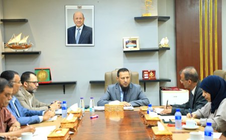 محافظ عدن يؤكد أهمية تفعيل العمل المدني لخدمة المجتمع المحلي