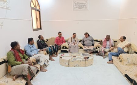 مدير عام مديرية تريم يطمئن على صحة عاقل حارة حي الردود