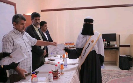 بحضور وكيل المحافظة.. تربية الغيضة تكرّم المدارس والطلاب الفائزين في المسابقات اللاصفية