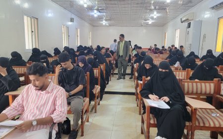 وسط أجواء من الانضباط والتنظيم.. كلية اللغات والترجمة بجامعة عدن تدشن امتحانات الدور الثاني