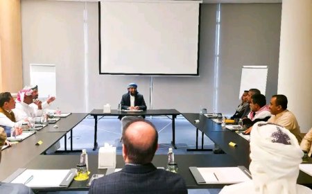 المحرّمي يناقش مع عدد من القيادات العسكرية والأمنية جهود تعزيز الاستقرار وتطبيع الأوضاع بحضرموت