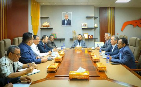 محافظ عدن يبحث مع كبير مستشاري الأمن والسلامة بالأمم المتحدة تعزيز التنسيق الإنساني ويؤكد أهمية نقل مقار المنظمات إلى عدن