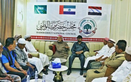 لقاء رسمي يجمع قيادة السلطة المحلية وعددًا من الوجهاء والشخصيات الإجتماعية بمديرية شبام مع الأمين العام لمجلس حضرموت الوطني