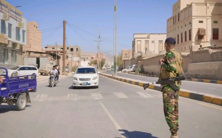 شرطة حضرموت الوادي والصحراء تُنفذ انتشاراً أمنياً للدوريات لليوم الثالث في شوارع مدينة سيئون لتنفيذ قرار منع حمل السلاح