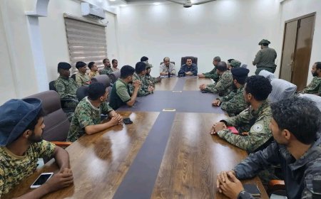 نائب مدير أمن عدن يلتقي مشرفي كاميرات المراقبة في اقسام الشرط ويشدد على الجاهزية الفنية