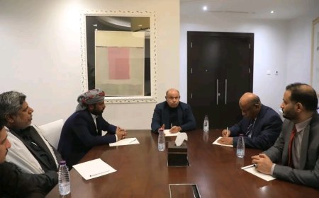 عضو مجلس القيادة محافظ حضرموت يناقش مع وكيل أول المحافظة مستجدات الأوضاع واستحقاقات حضرموت