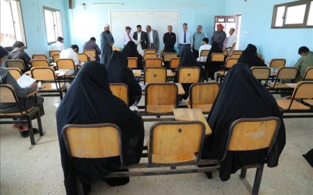 نواب رئيس جامعة المهرة يتفقدون سير الامتحانات النهائية للفصل الدراسي الأول بكلية التعليم عن بعد