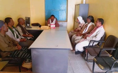 مدير عام غيل بن يمين يلتقي بمرضى غسيل الكلى ويستمع إلى معاناتهم