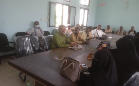 القائم بأعمال مدير مكتب التربية والتعليم بخنفر يعقد اجتماعاً موسعاً لمدراء مدارس المديرية