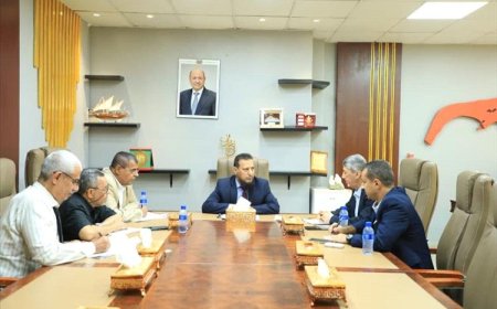 محافظ عدن يناقش إنشاء صندوق استثماري ويؤكد أهمية الدراسات العلمية في دعم مسار التنمية