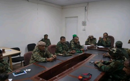 القائد العام لقوات دفاع شبوة يلتقي بقيادات الوحدات ويبحث أوضاع الجبهات ويشدد على اليقظة الكاملة