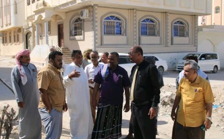 مدير عام المكلا يتفقد أحياء شرق المدينة ويستعرض مع إدارة السير خطة التدابير المرورية لشهر رمضان المبارك