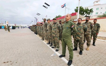 منتسبو ألامن العام والكتائب القيادة العامة بالعاصمة عدن ينظمون وقفة احتجاجية للمطالبة الأشقاء بصرف رواتبهم