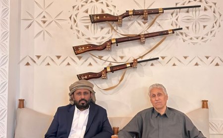 ​الشيخ بن حبريش يطمئن على صحة السفير فهد المنهالي في الرياض