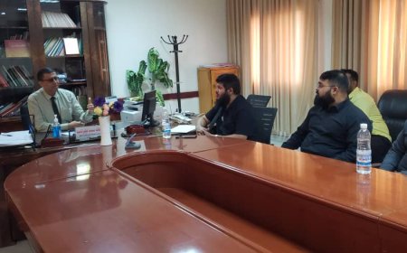 مدير عام مكتب الصحة بلحج يلتقي بوفد جمعية الرحمة ويناقش معهم عملية تنفيذ مخيم العيون بمستشفى الوهط