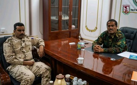 القائد العام لقوات دفاع شبوة يؤكد الجاهزية الكاملة ويشدد على حقوق الأفراد ودور القوات البرية في شبوة