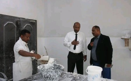 ال​مدير العام لمديرية مدينة المكلا يزور مركز الأطراف المحوري ويشيد بجهوده الإنسانية