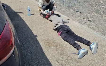 العثور على شابٍ مغشياً عليه مـن الجوع في طريق عـدن–حضرموت وتحـذيرات إنسانية.